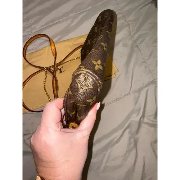 Louis Vuitton Favorite MM Monogram Crossbody bag - Picture 5 of 10